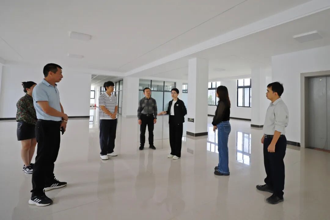 樊琳娜到那坡縣溝通交流工會(huì)工作